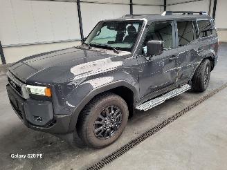 damaged passenger cars Toyota Landcruiser 2.8 D-4D 151-KW Automaat 4-WD Grijs Kenteken 2025/6