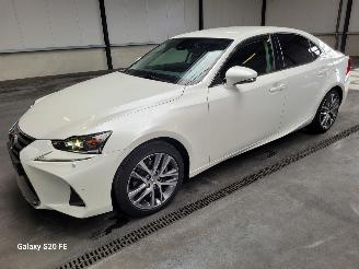 Schadeauto Lexus IS 300h Hybrid 133-KW Automaat 2017/2
