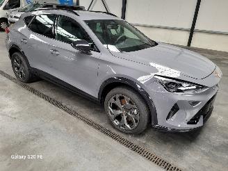 damaged passenger cars Cupra Formentor 1.5 e-Hybrid 150-KW DSG Plug-In-Hybrid 2025/12