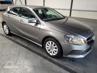 Unfallwagen Mercedes A-klasse 180 Automaat 90-KW 5drs Urban 2018/2