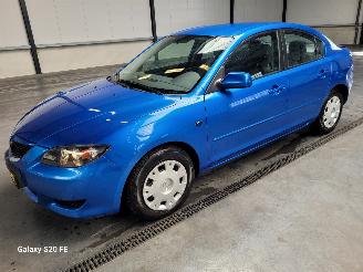 Vaurioauto  passenger cars Mazda 3 Sedan 1.6 77-KW 6-Bak Touring Airco 2006/1