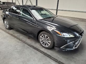 skadebil auto Lexus ES 300h Hybrid 160-KW Automaat 2023/12