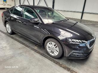 uszkodzony samochody osobowe Skoda Octavia Limo 1.5 TSi 110-KW DSG e-Tec 2023/2