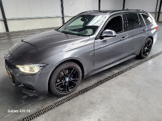 Vaurioauto  passenger cars BMW 3-serie 318i Touring 100-KW Automaat M-Sport Panoramadak 2018/1