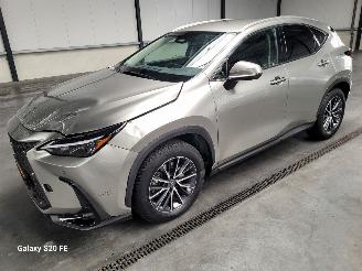 Voiture accidenté Lexus NX 450+ Plug-In-Hybrid 227-KW Automaat AWD Launch 2022/9