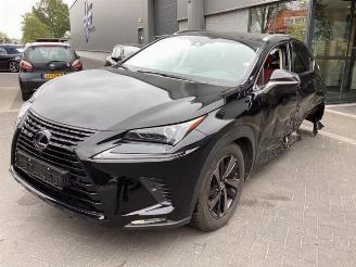 Coche siniestrado Lexus NX NX I (Z1), SUV, 2014 300h 2.5 16V 4x4 2019/6
