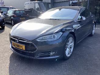 Unfallwagen Tesla Model S 85D Base 2015/9