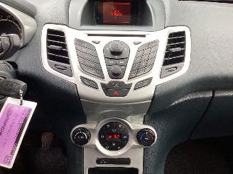 Ford Fiesta 1.6 TDCi Titanium picture 13