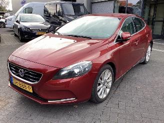 Damaged car Volvo V-40 1.6 D2 Summum 2013/7