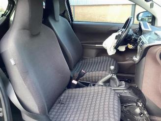 Toyota iQ iQ, Hatchback 3-drs, 2009 / 2015 1.0 12V VVT-i picture 10