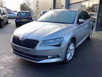 krockskadad bil auto Skoda Superb Superb Combi (3V5), Combi, 2015 / 2024 1.6 TDI 2018/4