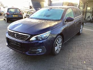 Damaged car Peugeot 308 Pure Tech active 2019/3
