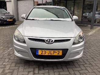 Hyundai I-30  picture 2