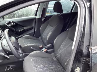 Peugeot 208 1.0 Vti picture 10