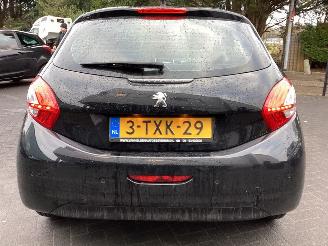 Peugeot 208 1.0 Vti picture 6
