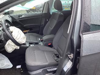 Volkswagen Golf 1.0 TSi picture 10