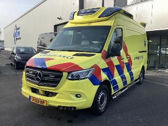 damaged passenger cars Mercedes Sprinter 319 V6Ambulance 2020/12