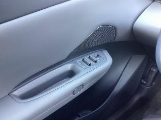 Lynk & Co  Model 02 More 66 KWH picture 18