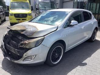 Vrakbiler auto Opel Astra Astra J (PC6/PD6/PE6/PF6), Hatchback 5-drs, 2009 / 2015 1.4 Turbo 16V 2010/9