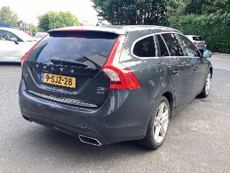 Volvo V-60 2.4 Plug in Hybrid picture 5