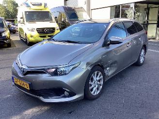 skadebil auto Toyota Auris Touring Sports 1.8 Hybrid Lease 2015/9