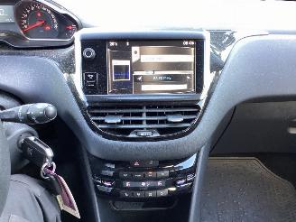 Peugeot 208  picture 15