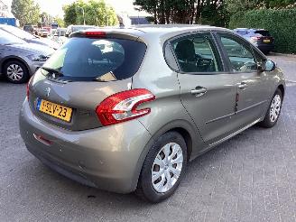 Peugeot 208  picture 5