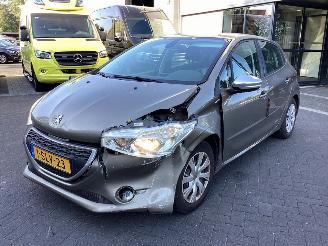 Coche accidentado Peugeot 208  2013/11
