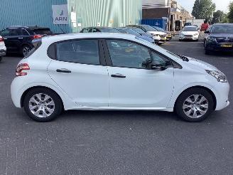 Peugeot 208  picture 4