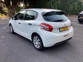 Peugeot 208  picture 7