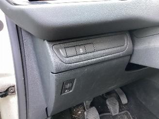 Peugeot 208  picture 12