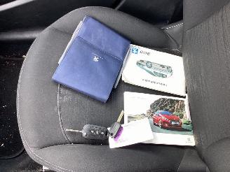 Peugeot 208  picture 15