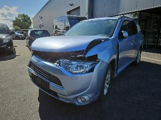 Coche accidentado Mitsubishi Outlander 2.0 16v PHEV 2013/12