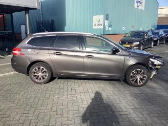 Peugeot 308 308 SW (L4/L9/LC/LJ/LR), Combi 5-drs, 2014 / 2021 1.2 12V e-THP PureTech 130 picture 4