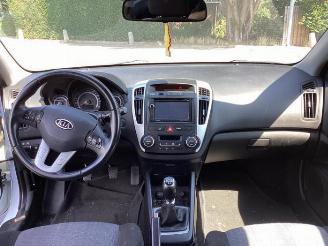 Kia Pro cee d Pro cee'd (EDB3), Hatchback 3-drs, 2008 / 2012 1.4 CVVT 16V picture 9
