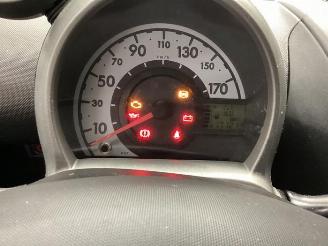 Peugeot 107 107, Hatchback, 2005 / 2014 1.0 12V picture 11