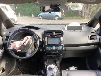 Nissan Leaf Leaf (ZE0), Hatchback, 2010 / 2017 Leaf picture 9