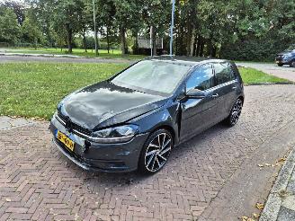 damaged passenger cars Volkswagen Golf 1.0 TSI Trendline 2018/11