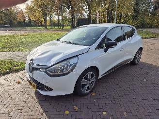 Schadeauto Renault Clio 0,9 TCE NIGHT DAY 2014/10
