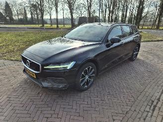 Damaged car Volvo V-60 2.0 B3 Momentum SCHADEVRIJ!! 2022/1