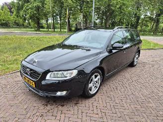damaged passenger cars Volvo V-70 2.0 D3 Dynamic Edition 2015/12