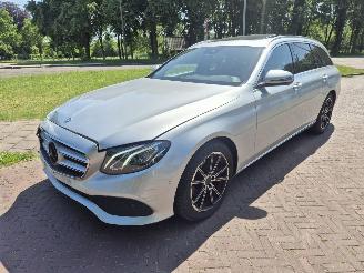 Schadeauto Mercedes E-klasse 220 D PRESTIGE PLUS 2016/10