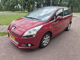 krockskadad bil auto Peugeot 5008 1.6 HDIF ST 5P 2010/10