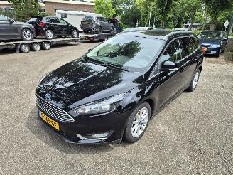 Voiture accidenté Ford Focus 1.0 Titanium 2017/2