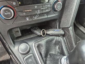 Ford Focus 1.0 Titanium picture 12