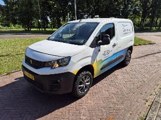 krockskadad bil bedrijf Peugeot Partner 1.5 HDI DANGEL 4X4 2019/7