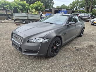 Voiture accidenté Jaguar XJ 3.0 D Premium Luxury 2019/8