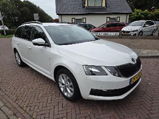 Voiture accidenté Skoda Octavia 1.0 TSI AUTOMAAT AMBITION 2019/5