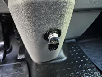 Volkswagen Transporter 2.0 TDI L2 H1 DC Comfortline SCHADEVRIJ! picture 21
