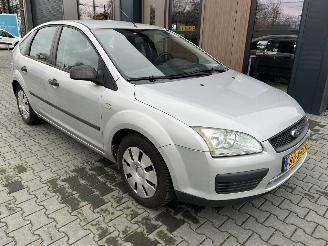 Coche accidentado Ford Focus 1.4-16V Ambiente Airco 2005/1